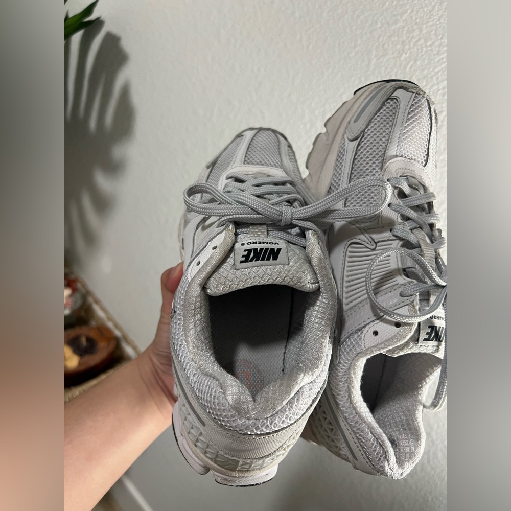 NIKE Zoom Vomero 5 Sneakers - Picture 8 of 12